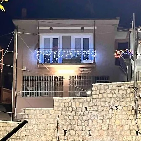 Holiday home «έλα…δάρα» *
